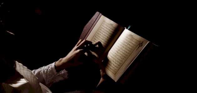 امراة تقرا
